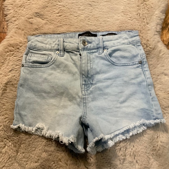 Kendall & Kylie Shorts Drifter High Rise Size 3 26 Light Wash Raw Womens Denim - Picture 1 of 9